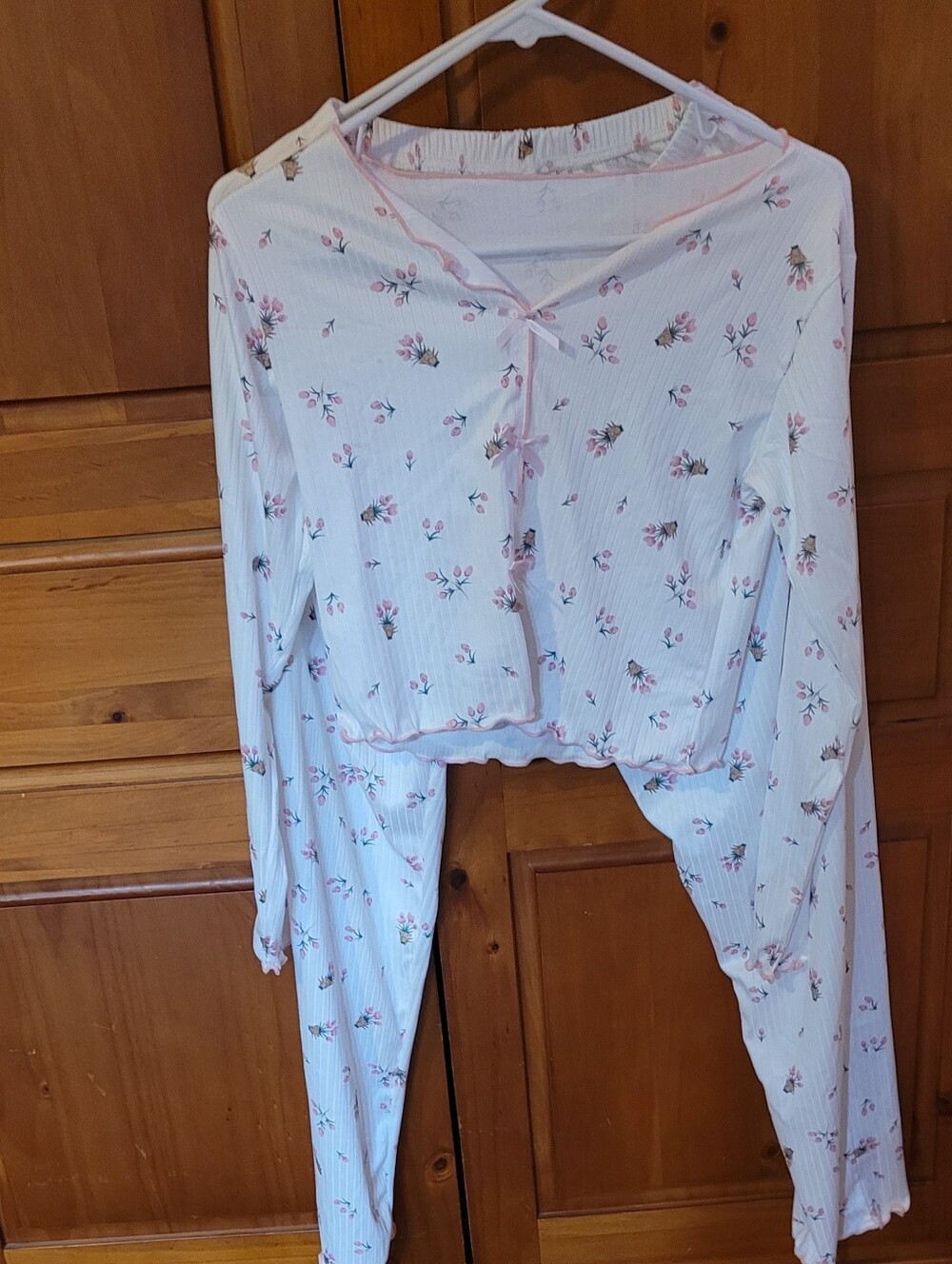 Womens Pajamas White / pink Roses Latice Trim Small.. NWOT